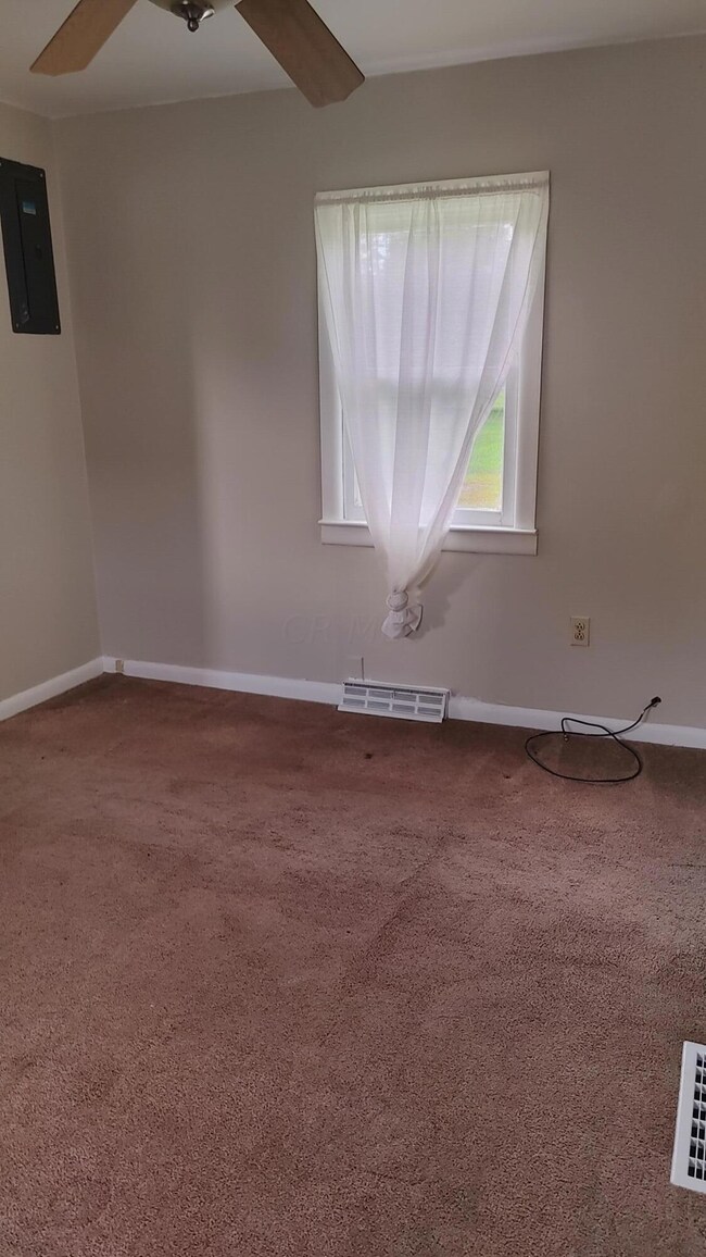 449 Bartram Ave, Marion, OH 43302 - photo 5