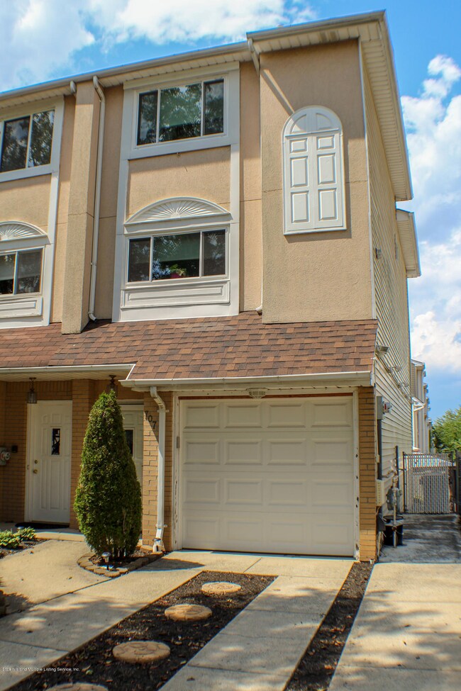 707 Correll Ave, Staten Island, NY 10309 - photo 3