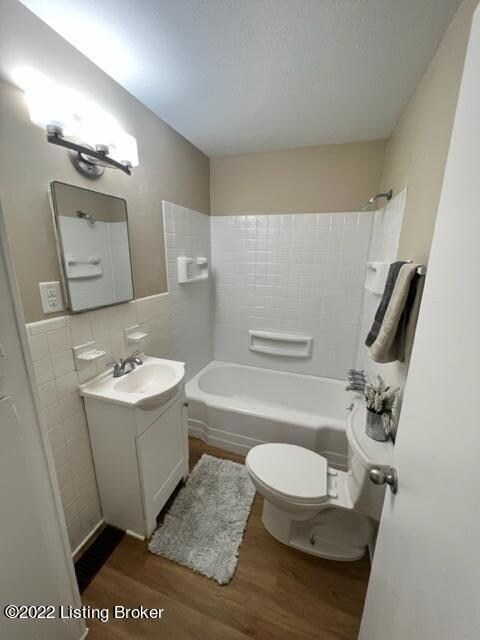 6204 E Manslick Rd, Louisville, KY 40219 - photo 6