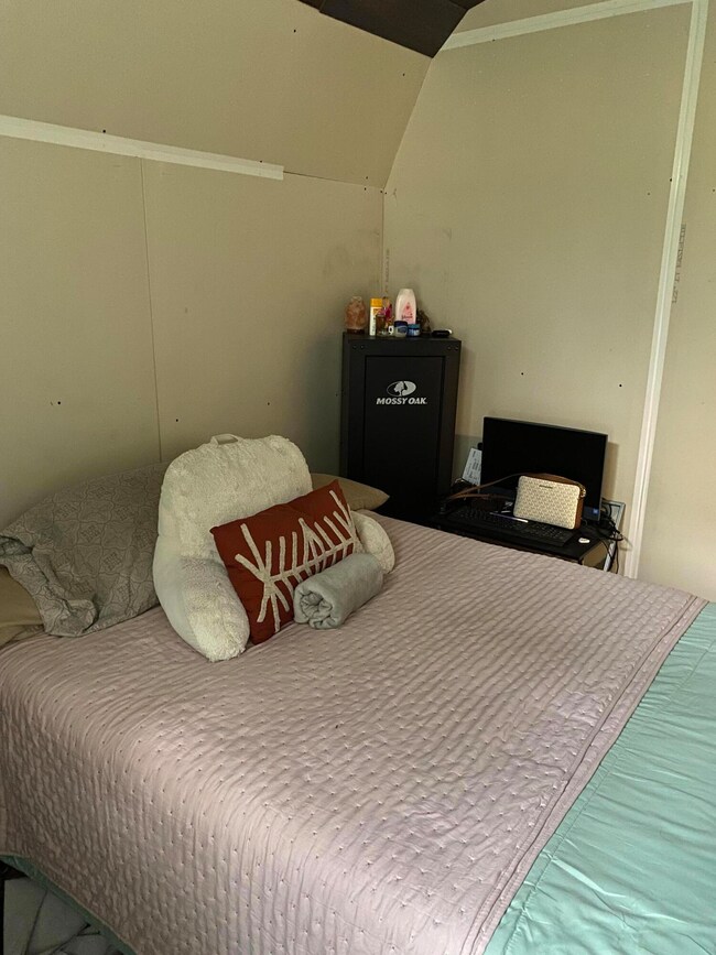 764 Lakeshore Dr, Burnside, KY 42519 - photo 7