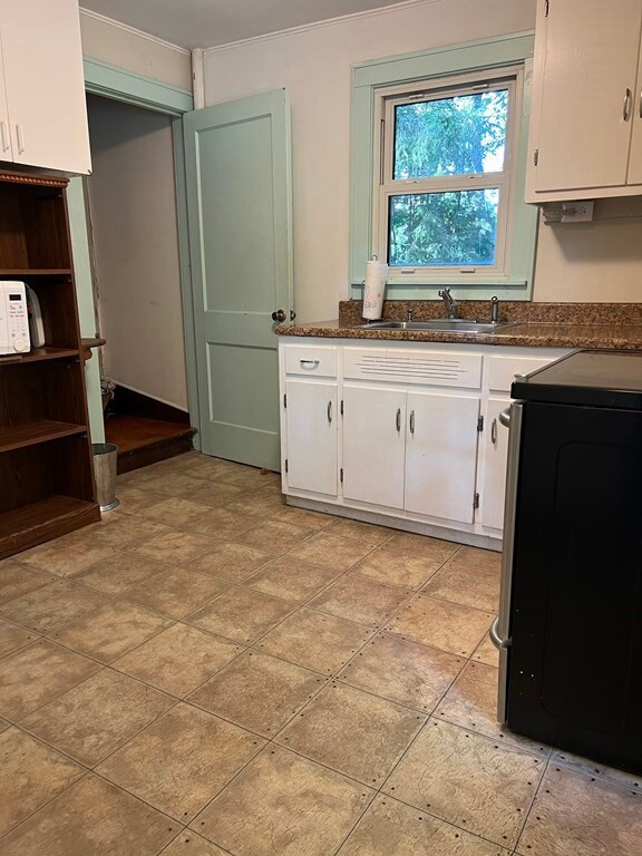 94 Howe St, Ashland, MA 01721 - photo 5