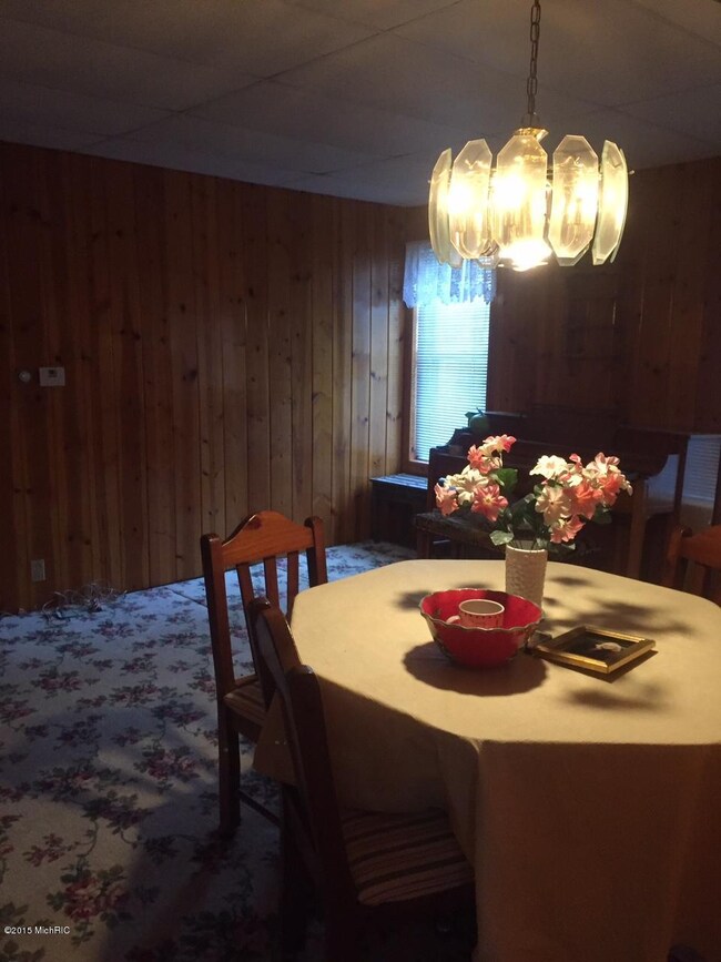 402 S 5th St, Niles, MI 49120 - photo 2