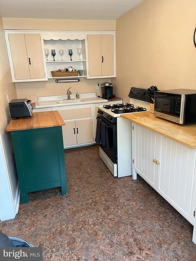 154 Blanchard Rd, Drexel Hill, PA 19026 - photo 3