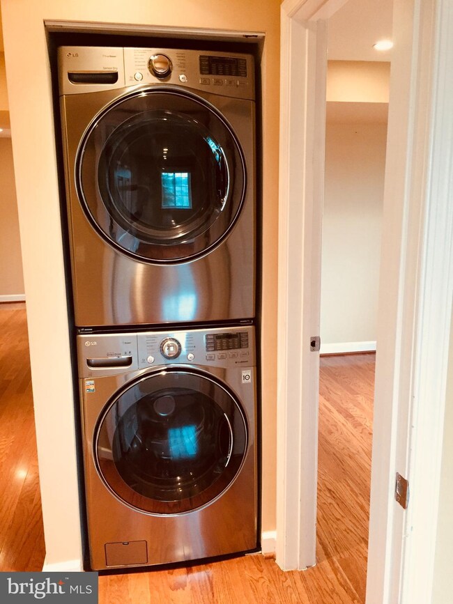 4119 S Four Mile Run Dr unit 203, Arlington, VA 22204 - photo 7