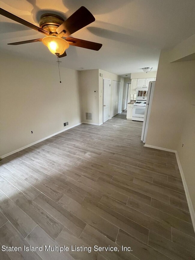 15 Salamander Ct, Staten Island, NY 10309 - photo 4