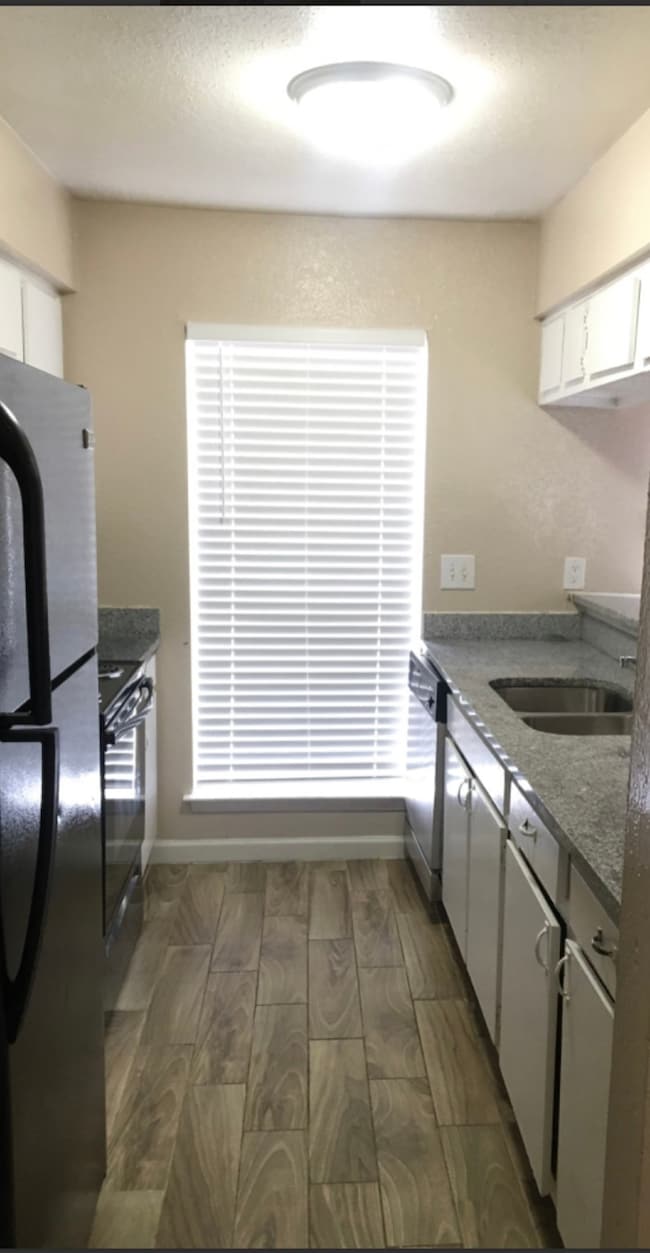 Comparable floorplan: counter/floor finishes may v