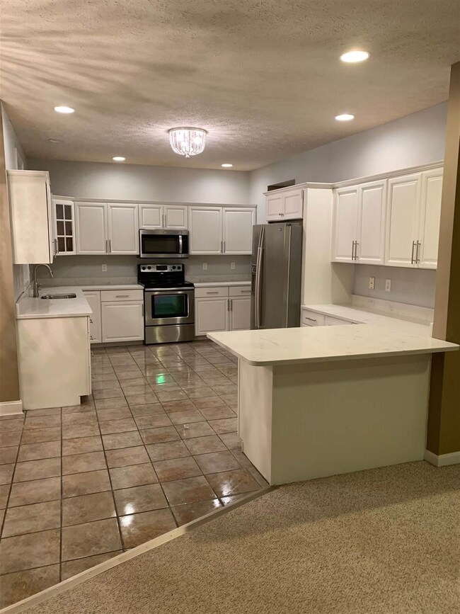 17 Greenfield Pkwy, Bedford, NH 03110 - photo 4