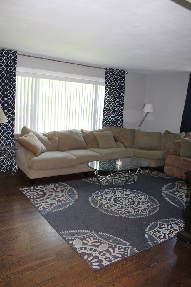 1115 S Elmwood Ave, Waukegan, IL 60085 - photo 3