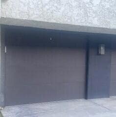 Spacious One Gar Garage