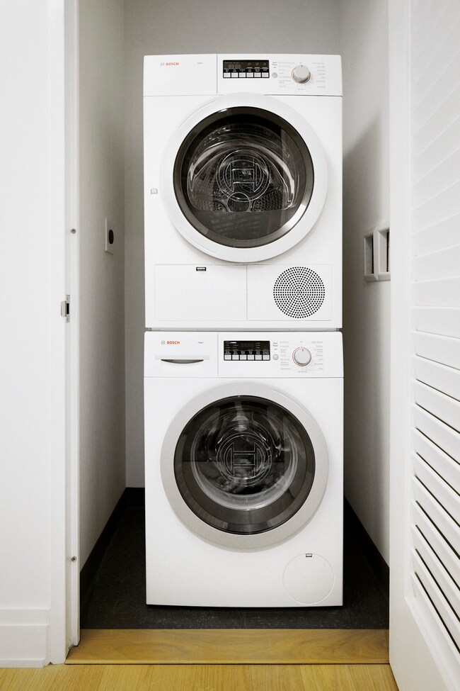 70 Pine St unit 1206, New York, NY 10005 - photo 5