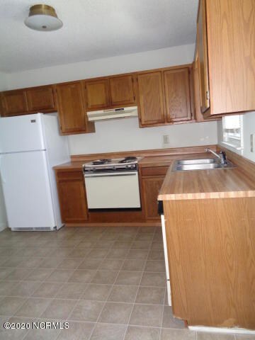 223 Appaloosa Dr, Jacksonville, NC 28540 - photo 2