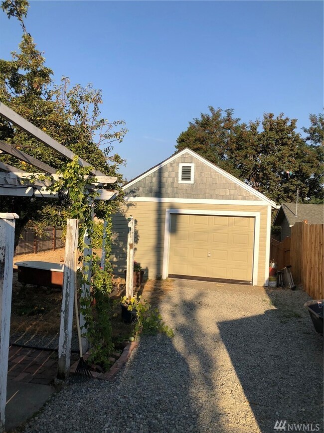 1043 S Macarthur St, Tacoma, WA 98465 - photo 2