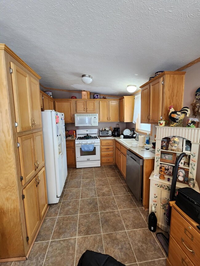 304 Huntsinger Ave, Park Rapids, MN 56470 - photo 3