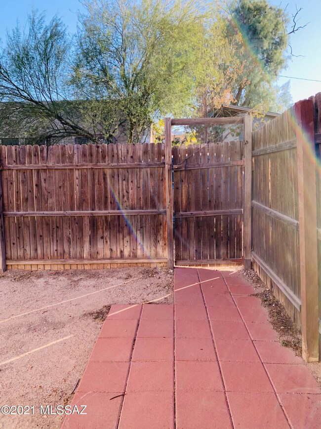 616 E 8th St, Tucson, AZ 85705 - photo 3