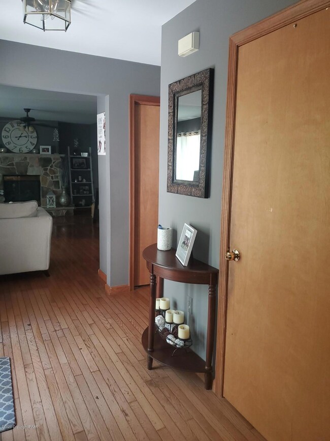 281 Somerset Dr, East Stroudsburg, PA 18301 - photo 3