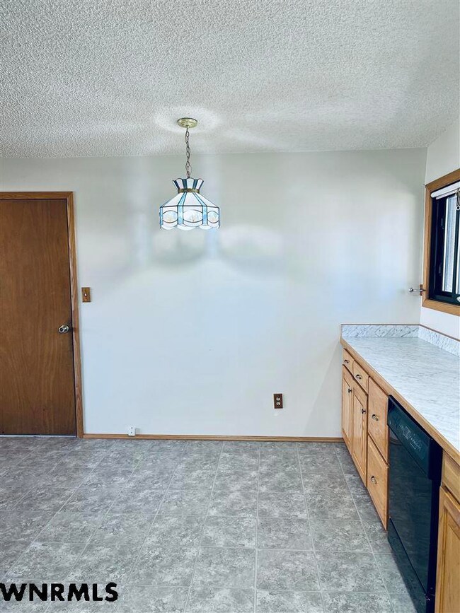 1010 E 35th St, Scottsbluff, NE 69361 - photo 5