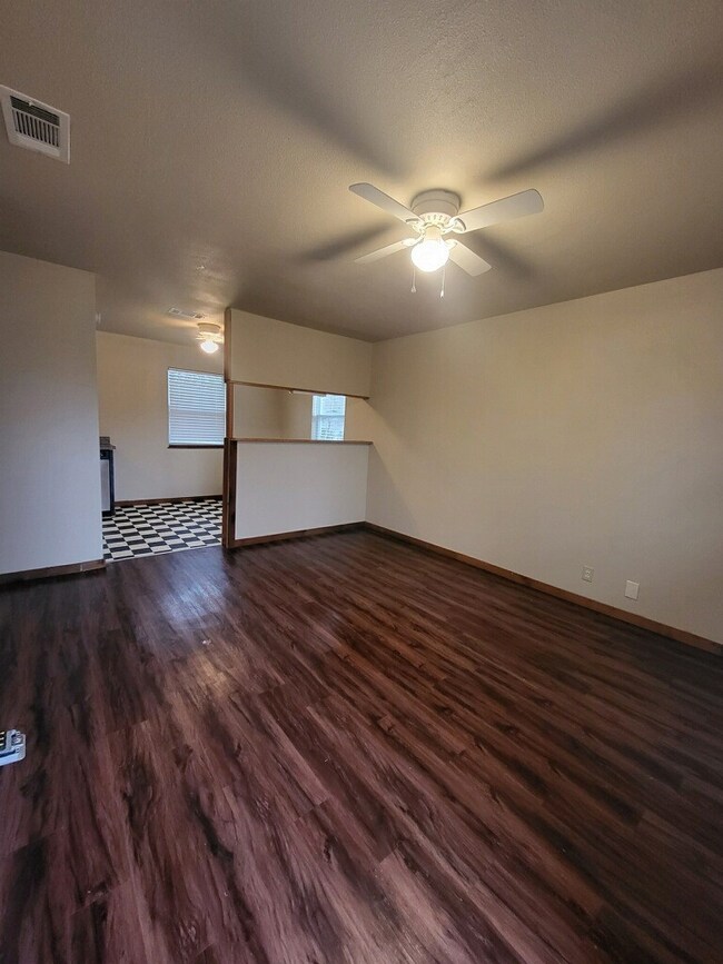 415 S 4th St, Bonham, TX 75418 - photo 7