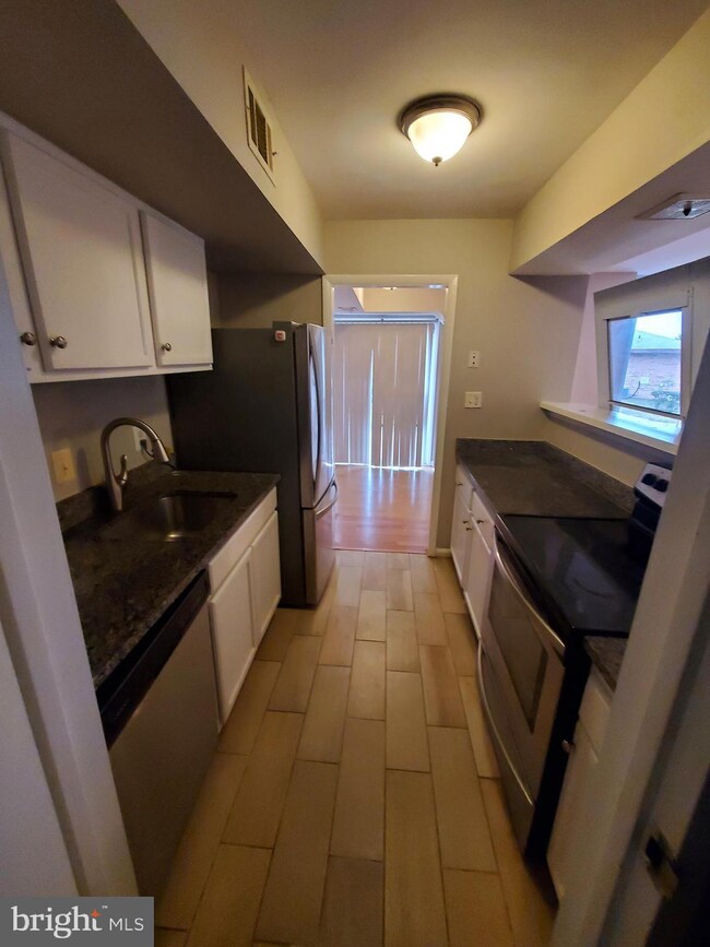 9575 Hagel Cir unit D, Lorton, VA 22079 - photo 6