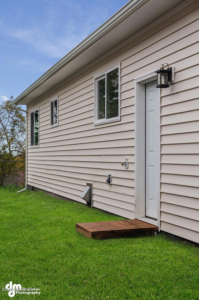 7332 Bern St Anchorage AK-large-015-Exte