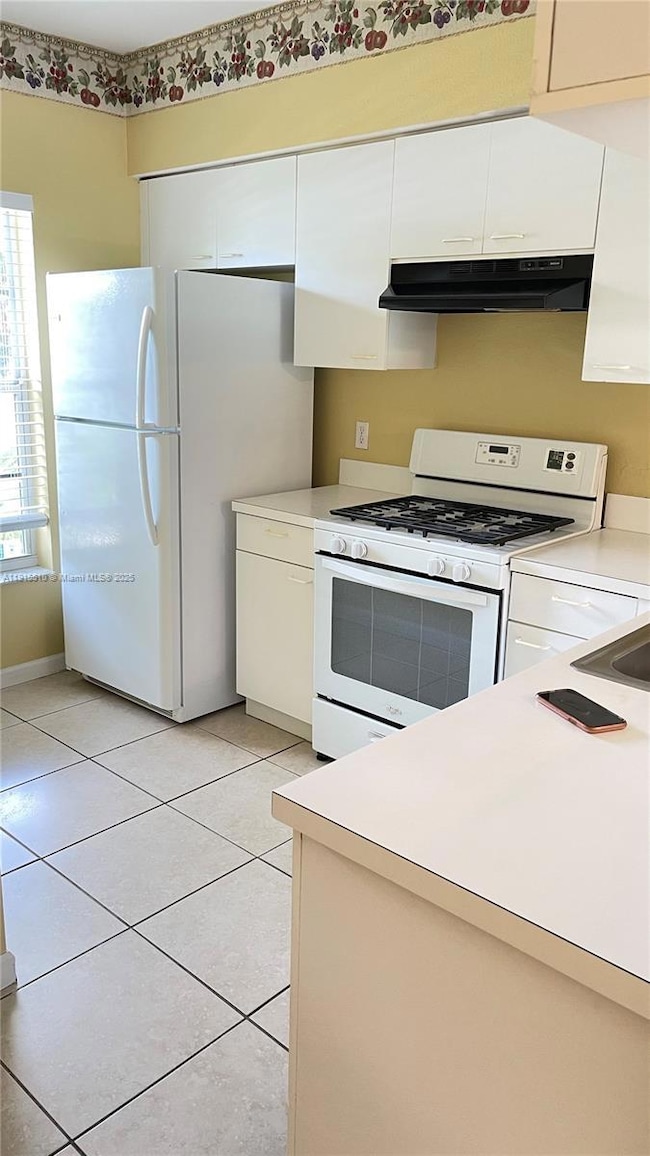 8110 San Carlos Cir, Tamarac, FL 33321 - photo 2