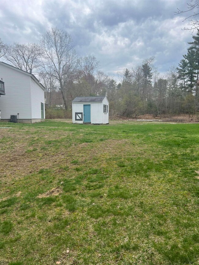 11 Ross Dr, Londonderry, NH 03053 - photo 3