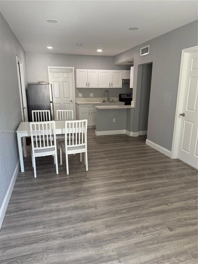 291 NE 112th St unit 291, Miami, FL 33161 - photo 3