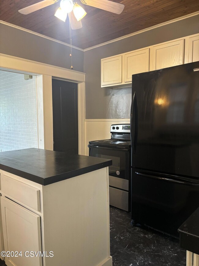 626 N 2nd St, Shamokin, PA 17872 - photo 7