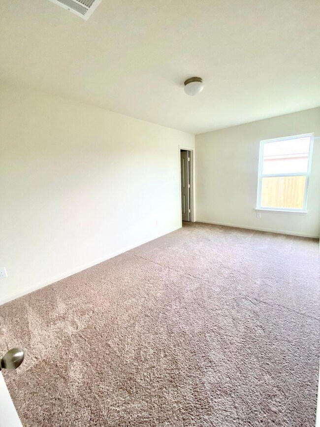 701 Yearwood Ln unit 50-E, Jarrell, TX 76537 - photo 6