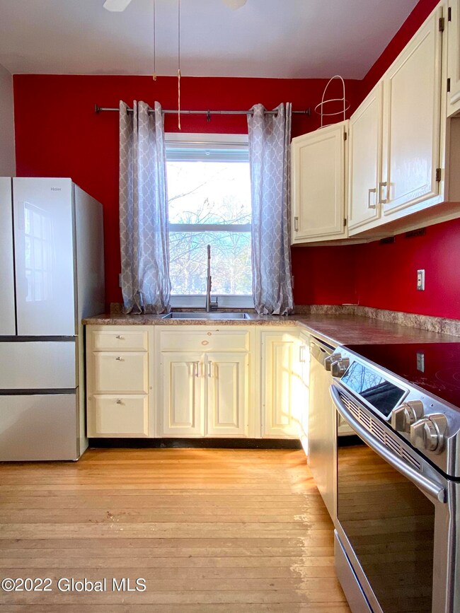 21 1/2 Van Buren Ave, Castleton On Hudson, NY 12033 - photo 3