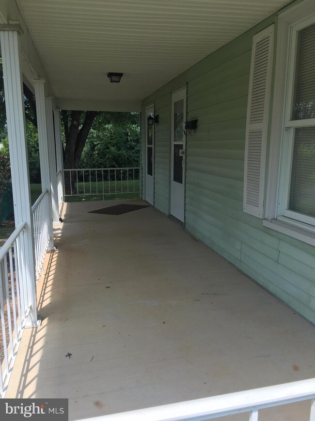 302 Woodland Ave, Luray, VA 22835 - photo 4