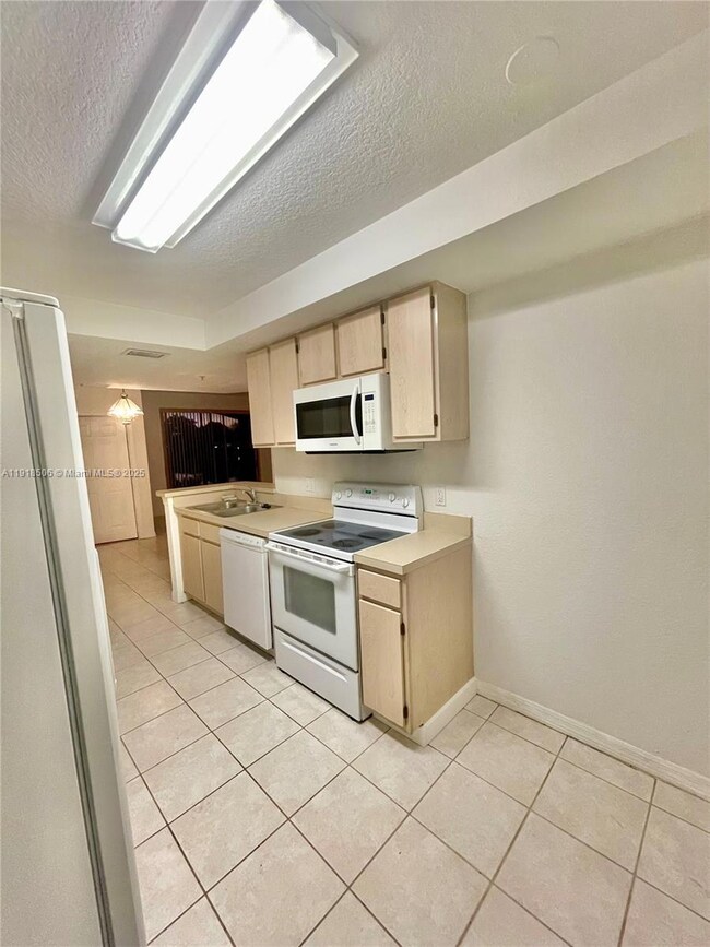 745 SW 148th Ave unit 815, Davie, FL 33325 - photo 5