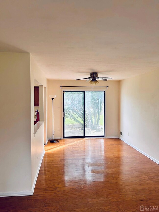 2303 Deerfield Dr unit 3, Edison, NJ 08820 - photo 2