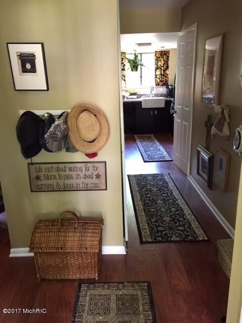 153 Selkirk Ct unit 112, Kalamazoo, MI 49006 - photo 4