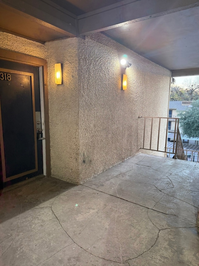 6050 Melody Ln unit 318, Dallas, TX 75231 - photo 4