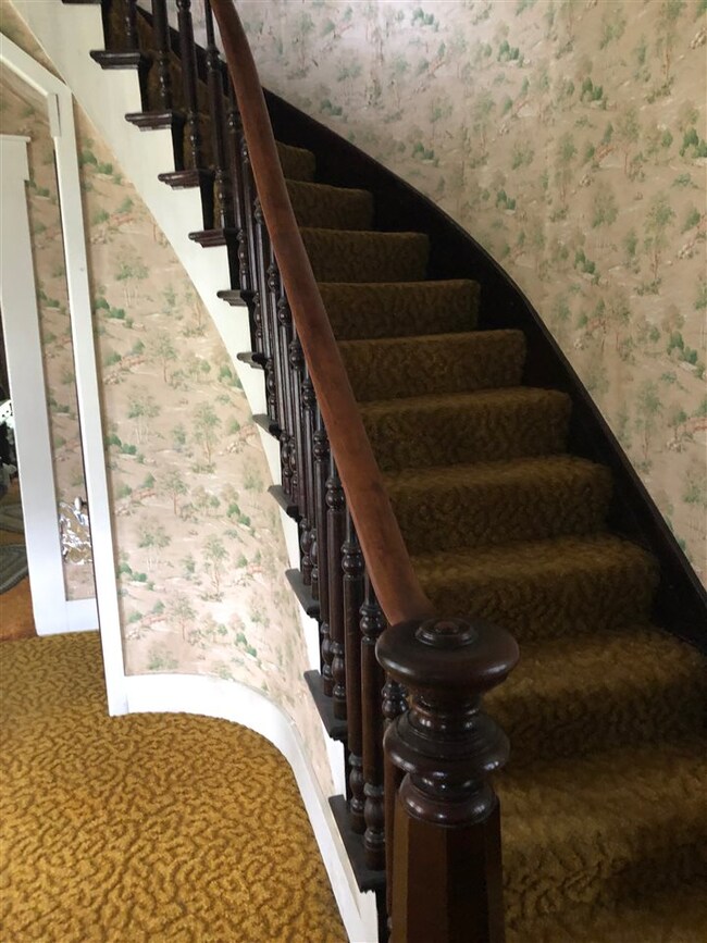 1527 West St, Proctor, VT 05765 - photo 4