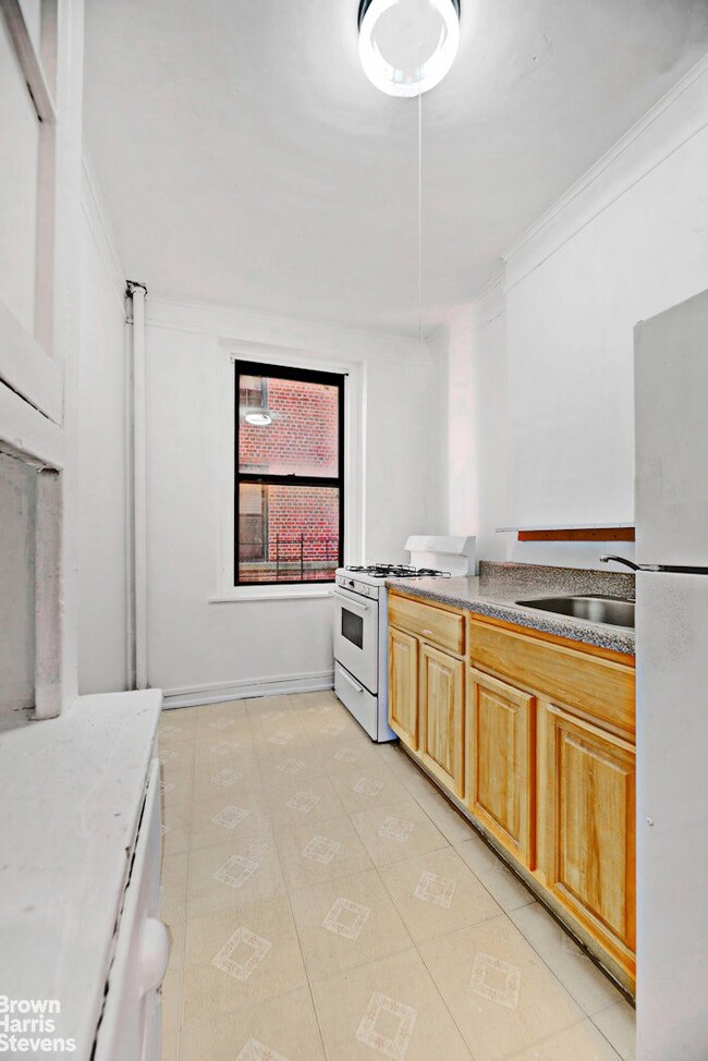 828 Gerard Ave unit 1F, Bronx, NY 10451 - photo 3