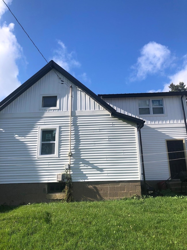 305 W Grove St, Caledonia, MN 55921 - photo 2