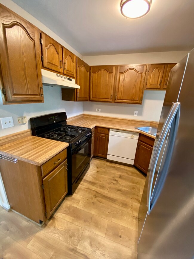 115 Bolz Rd, Carpentersville, IL 60110 - photo 7