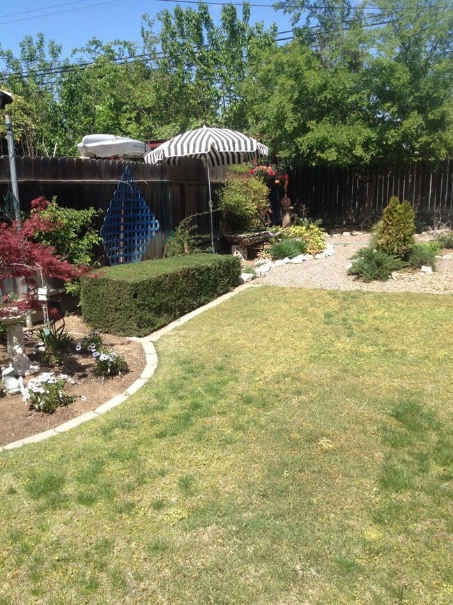 3325 E Lansing Way, Fresno, CA 93726 - photo 3