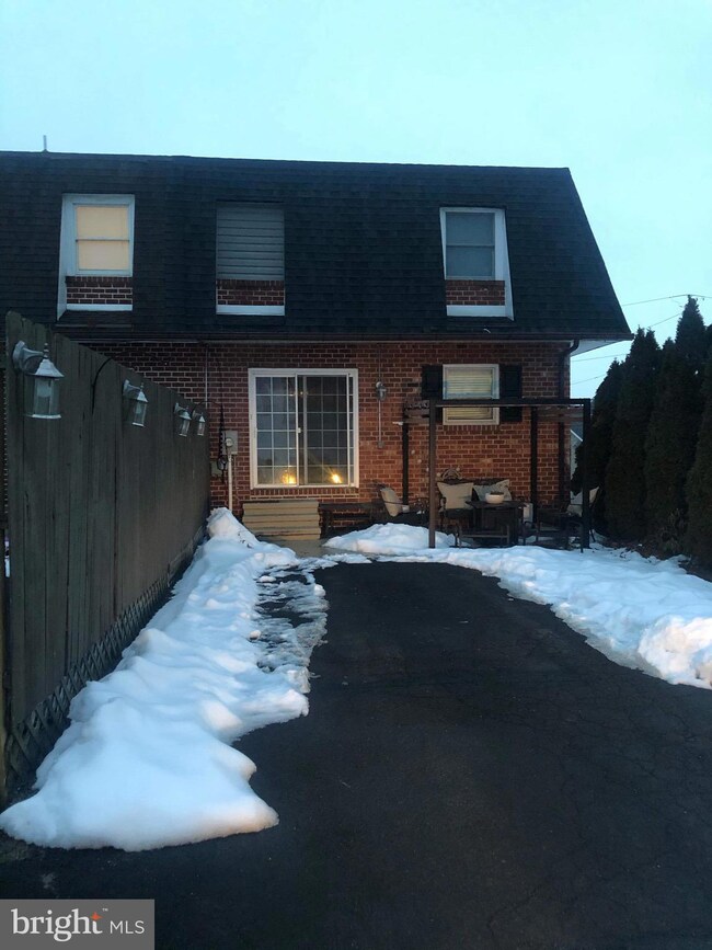 140 Meadowcreek Dr S, Chambersburg, PA 17202 - photo 4