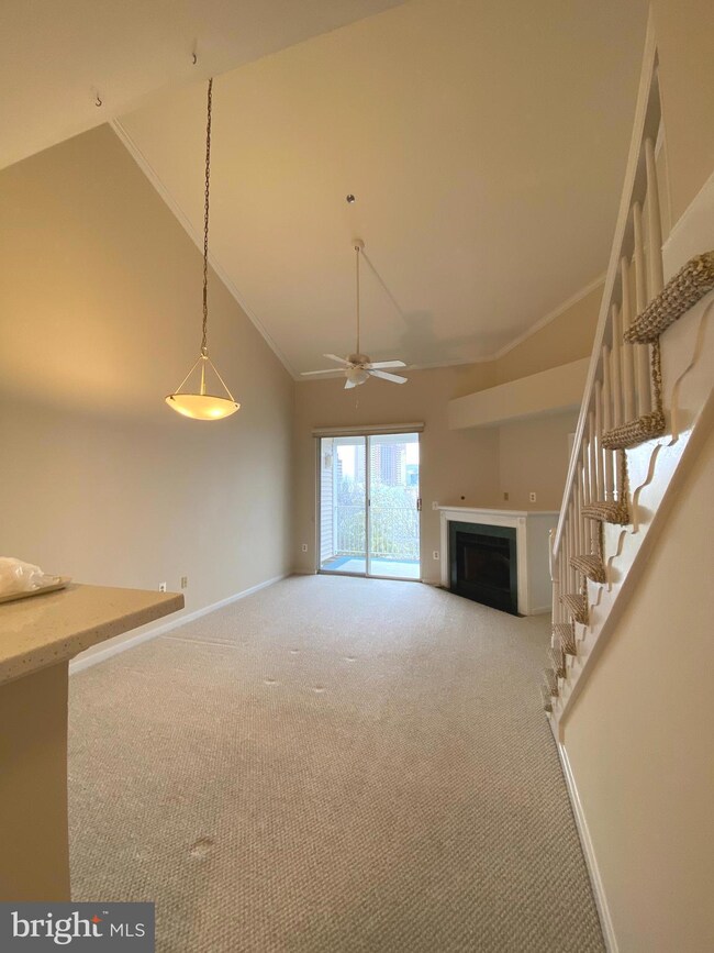 Lillian Court unit 415, McLean, VA 22102 - photo 4