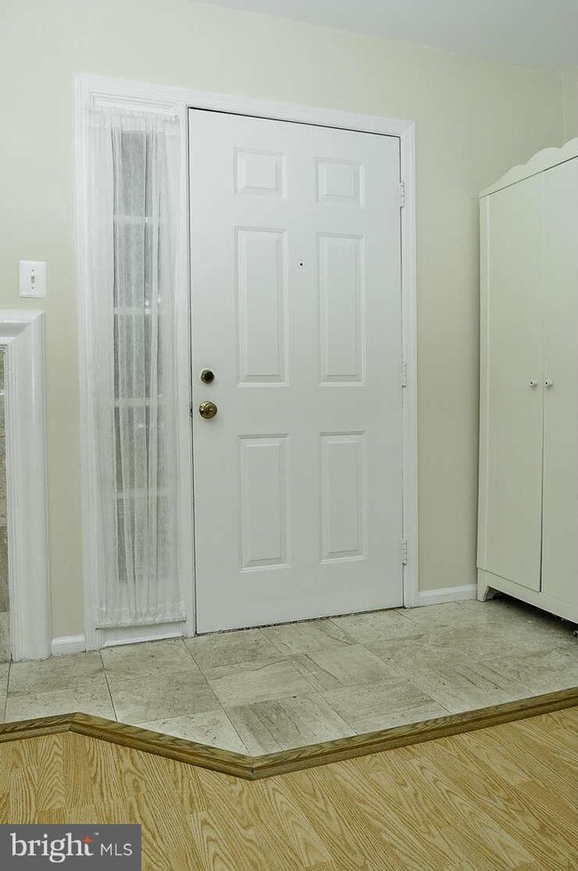 6605 Jupiter Hills Cir unit H, Alexandria, VA 22312 - photo 2