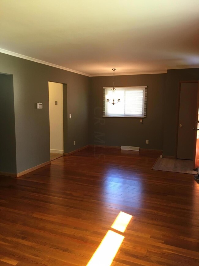 157 S Napoleon Ave, Columbus, OH 43213 - photo 7