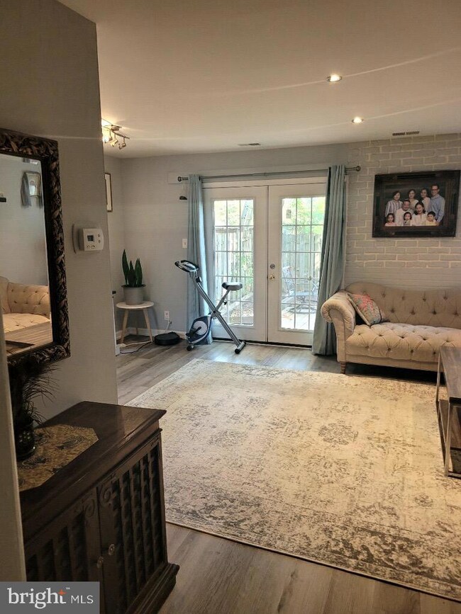 19658 Wootton Ave, Poolesville, MD 20837 - photo 4