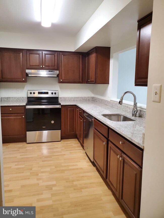 18811 Summer Oak Ct, Germantown, MD 20874 - photo 4