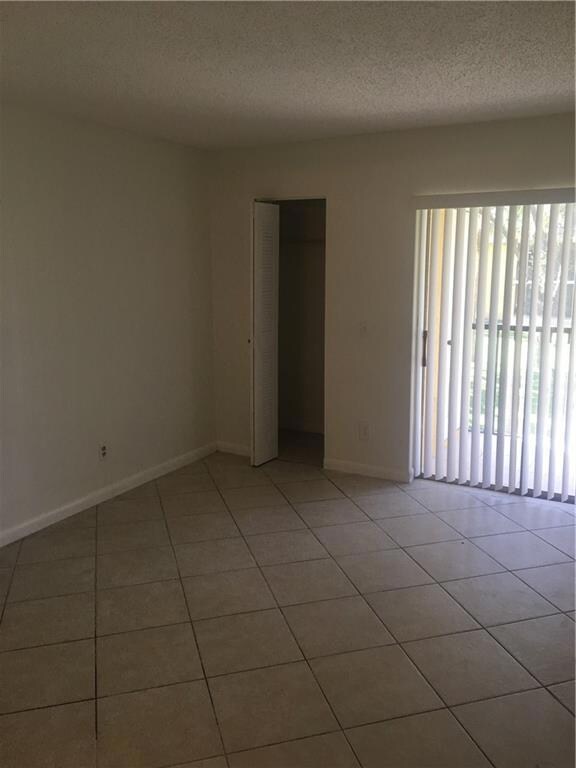 315 Meadows Cir, Boynton Beach, FL 33436 - photo 7