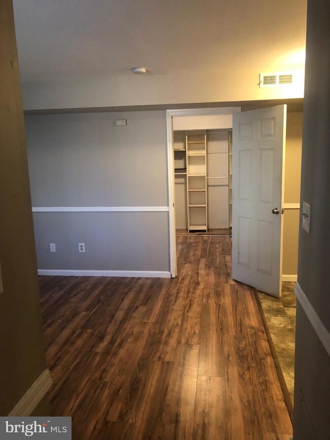 907 Berwyck Ct, Sicklerville, NJ 08081 - photo 4