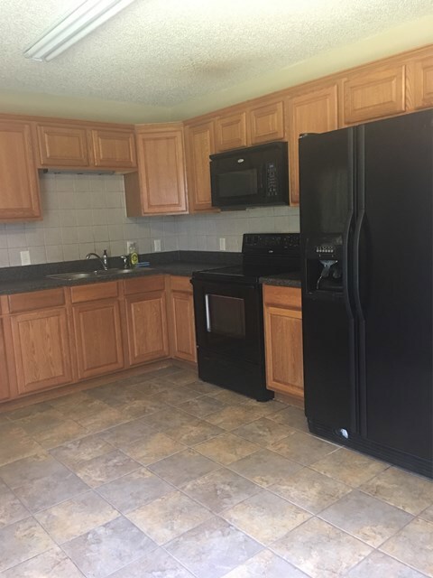 1806 Elmwood Dr, Douglas, GA 31535 - photo 6