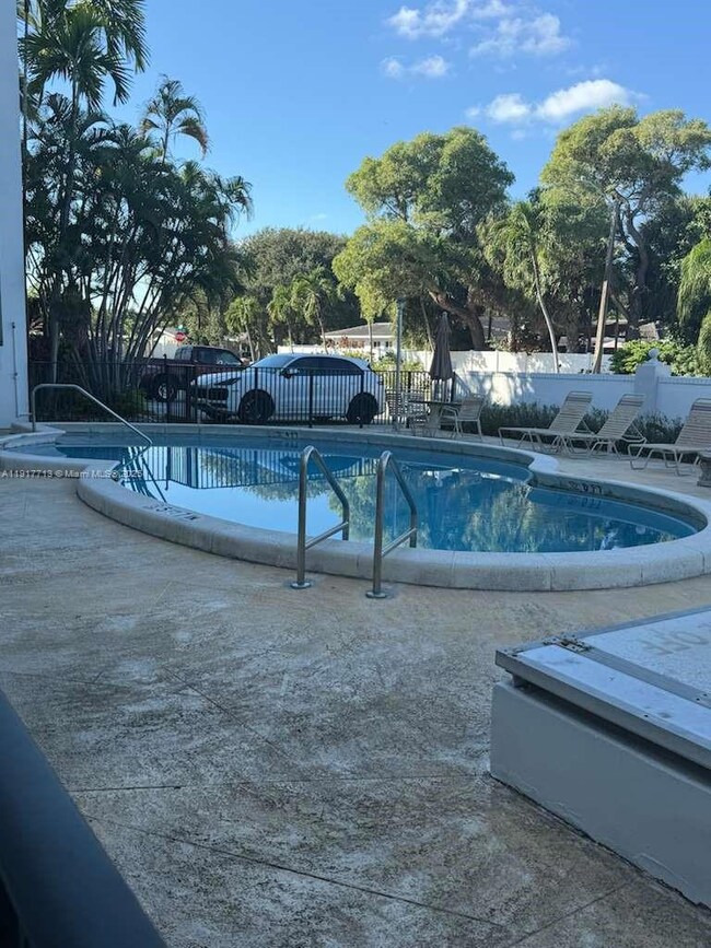 6200 NE 22nd Way unit 102, Fort Lauderdale, FL 33308 - photo 2