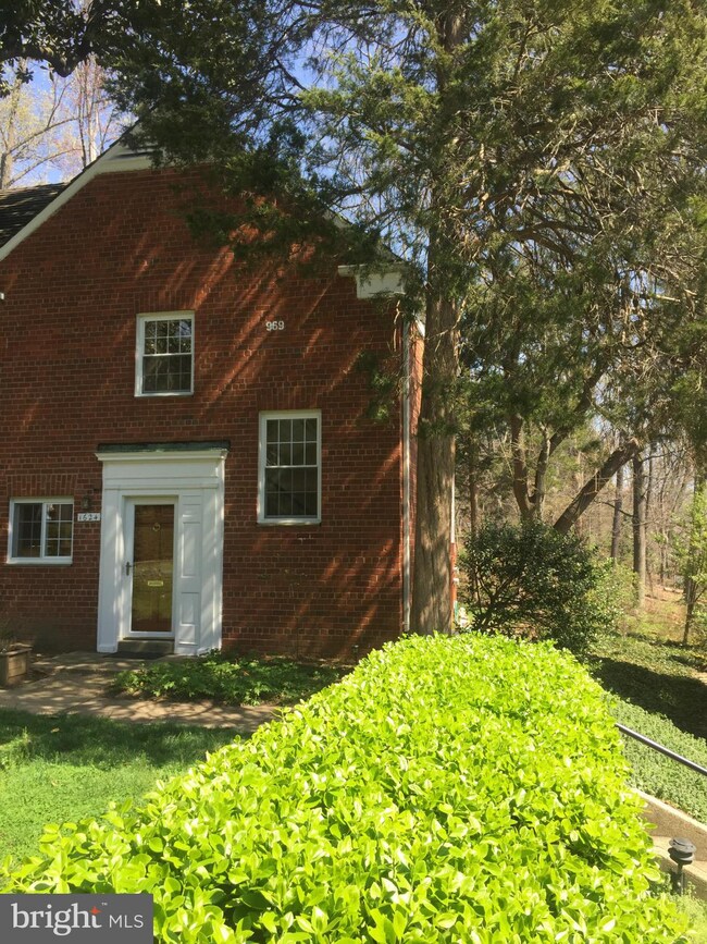 1624 Mount Eagle Place, Alexandria, VA 22302 - photo 2